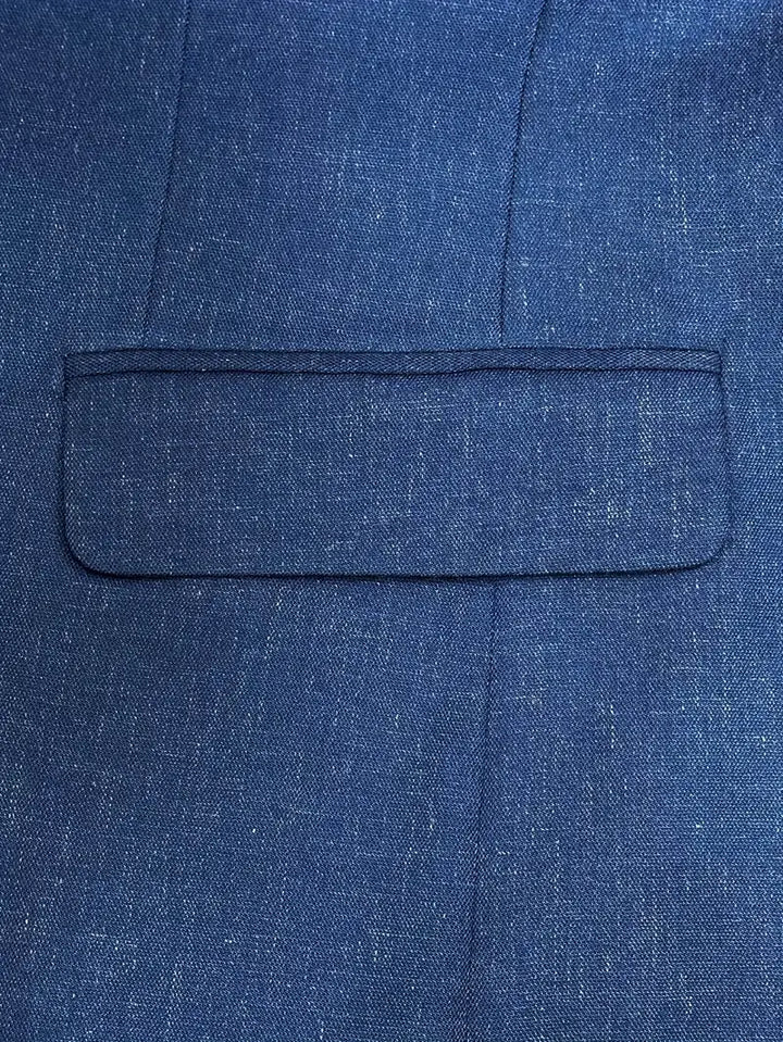 Versatile men's slim fit suit set, including a classic blazer & trousers for formal or business occasions.