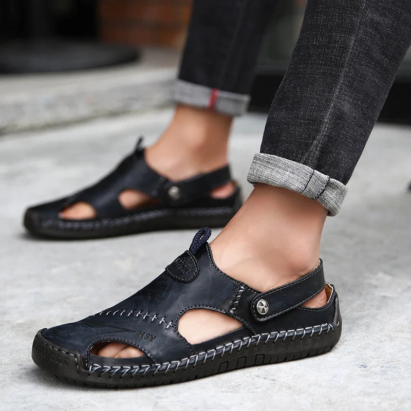 Breathable closed-toe men's slip-on sandals featuring a non-slip sole.