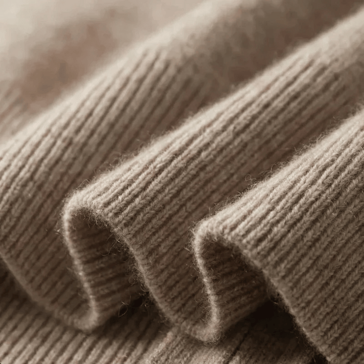 Comfortable men's knit cardigan with a zip-up front & collared design, great for everyday wear.