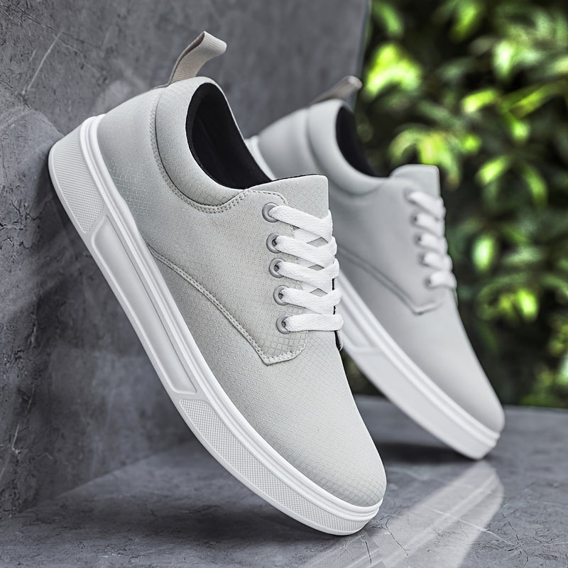 Stylish brown men's comfort shoes, perfect everyday footwear for a modern look. Durable and versatile for men's fashion.