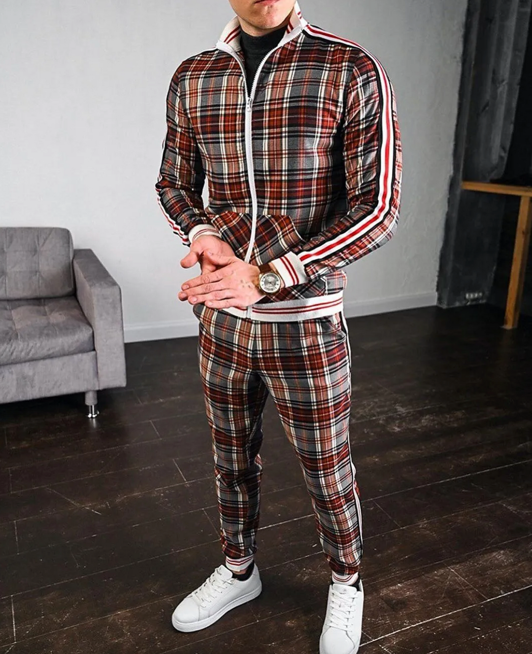 Men's stylish checkered tracksuit set. Versatile for casual, sporty, or comfortable loungewear outfits in autumn/spring.