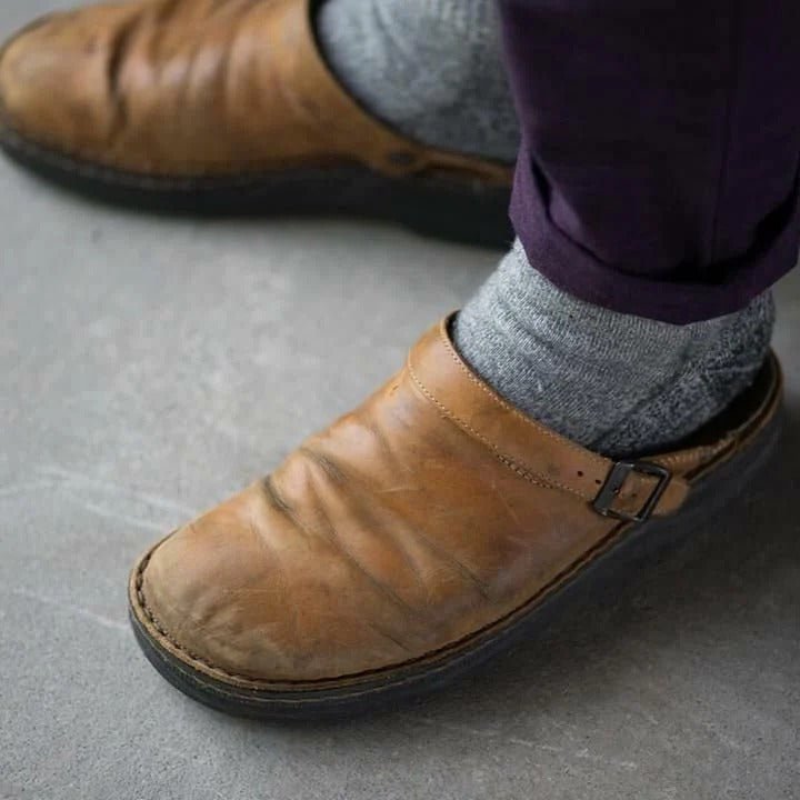 Men's comfortable slip-on mules with a functional heel strap. Stylish and easy-care footwear for all seasons.