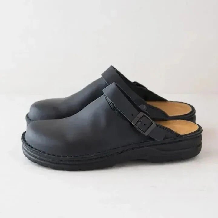 Easy-care men's mules, slip-on style with heel strap for comfort. Versatile and stylish footwear for all seasons.