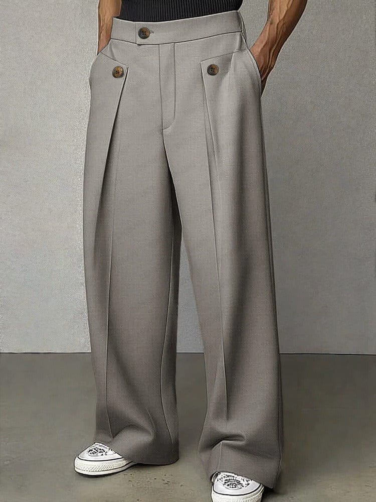 Modern men's wide-leg trousers, featuring pleats for a sophisticated yet comfortable men's style.