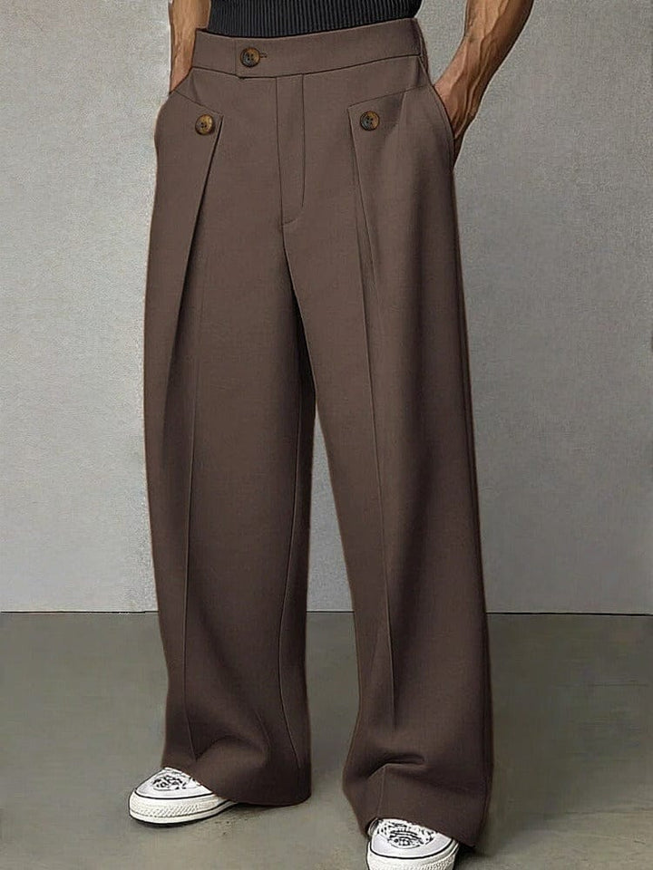 Comfortable men's wide-leg pants with pleats, a key trend in men's fashion for stylish everyday wear.