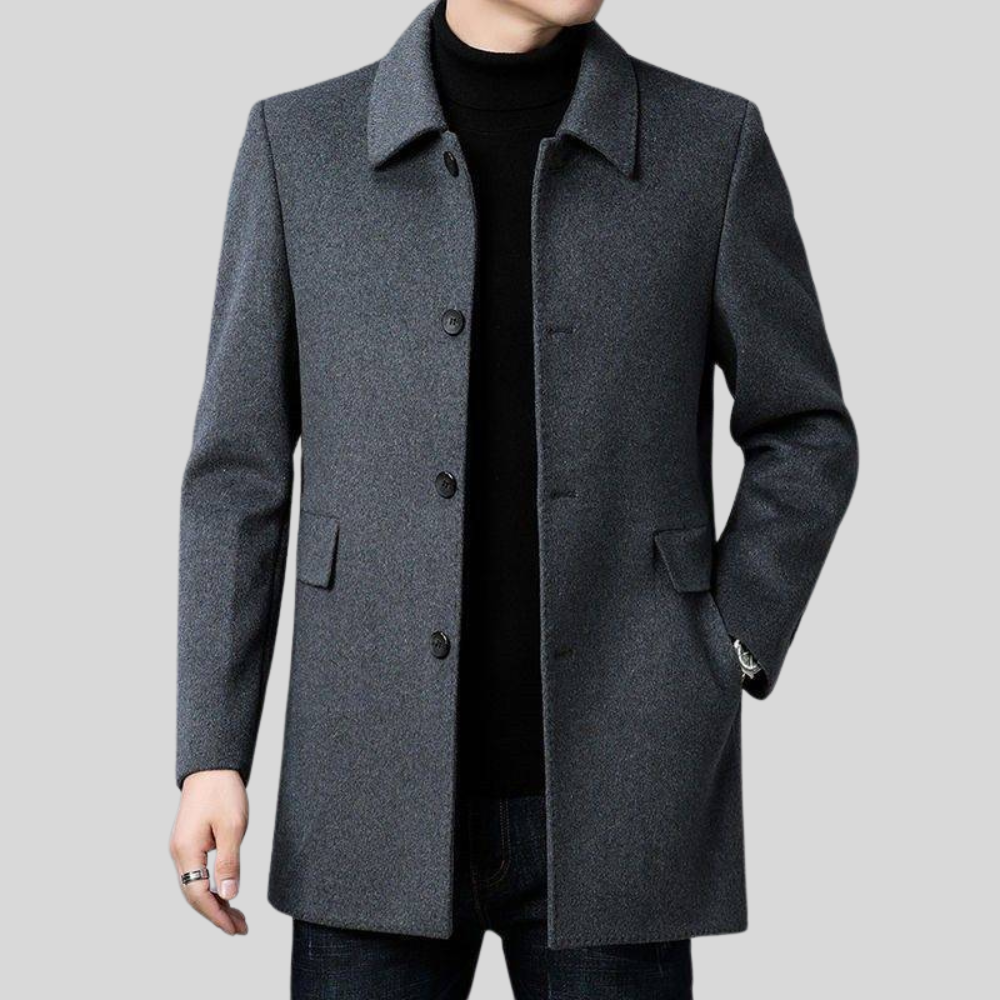 Warm men's single-breasted trench coat, essential winter outerwear for cold weather and modern fashion.