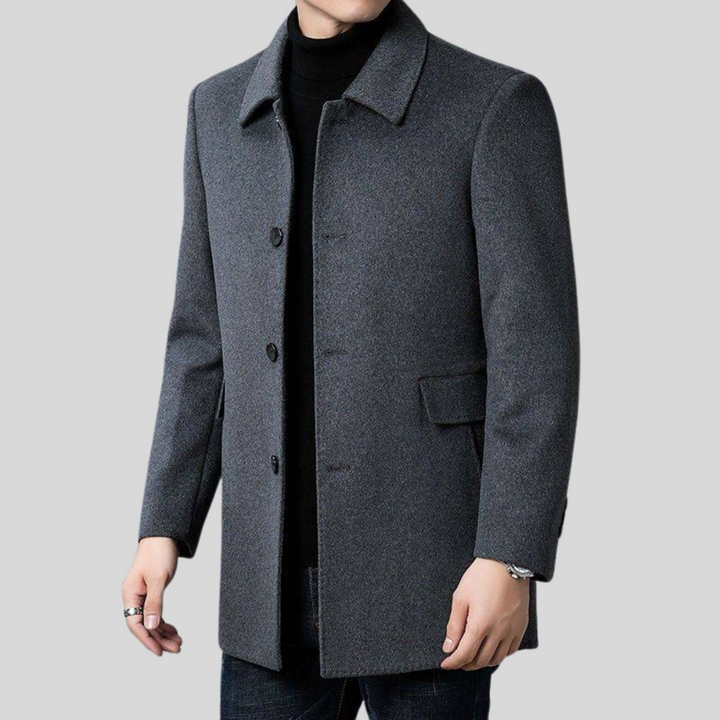 Elegant men's tailored single-breasted overcoat for sophisticated business attire and winter fashion.