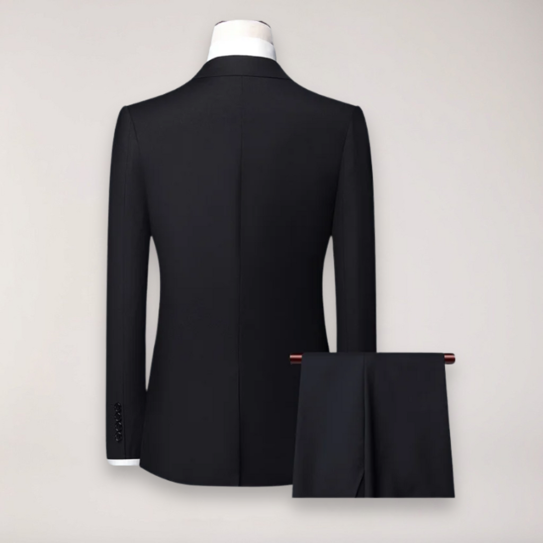 Elegant men's two-piece formal suit, tailored blazer & trousers. Ideal for weddings & special occasions.