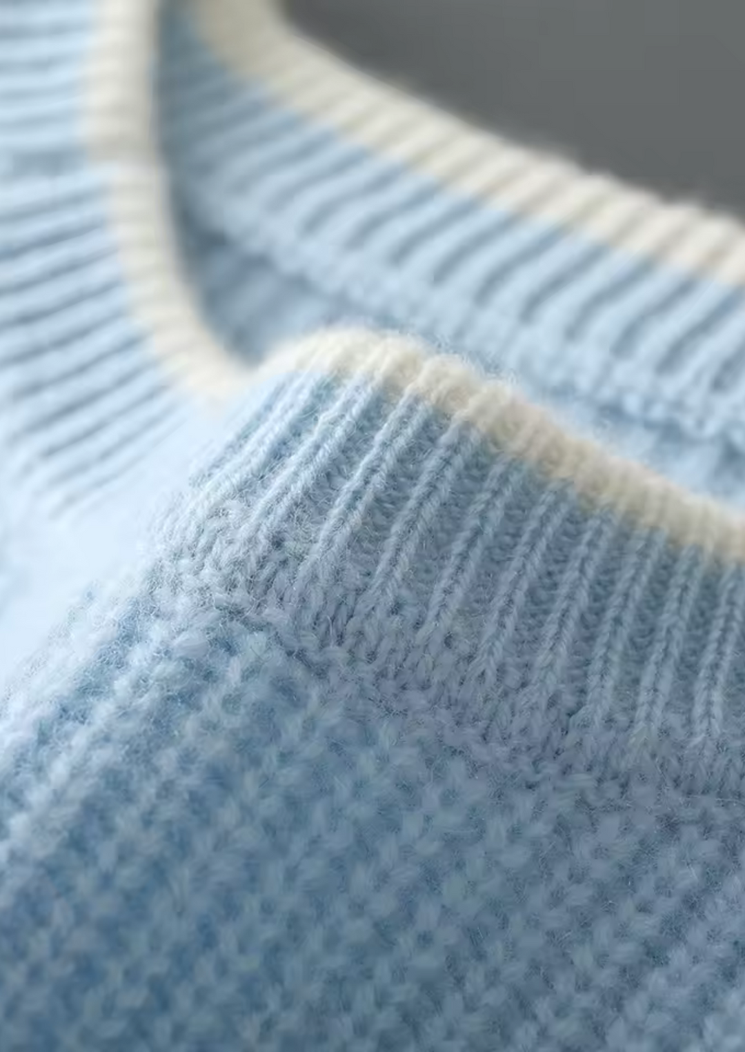 Smart casual men's pullover, elegant crew neck design for versatile looks.