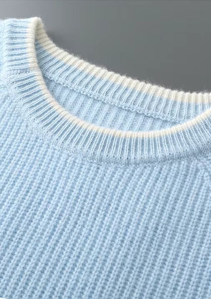 Versatile men's jumper with a timeless crew neck for effortless style.