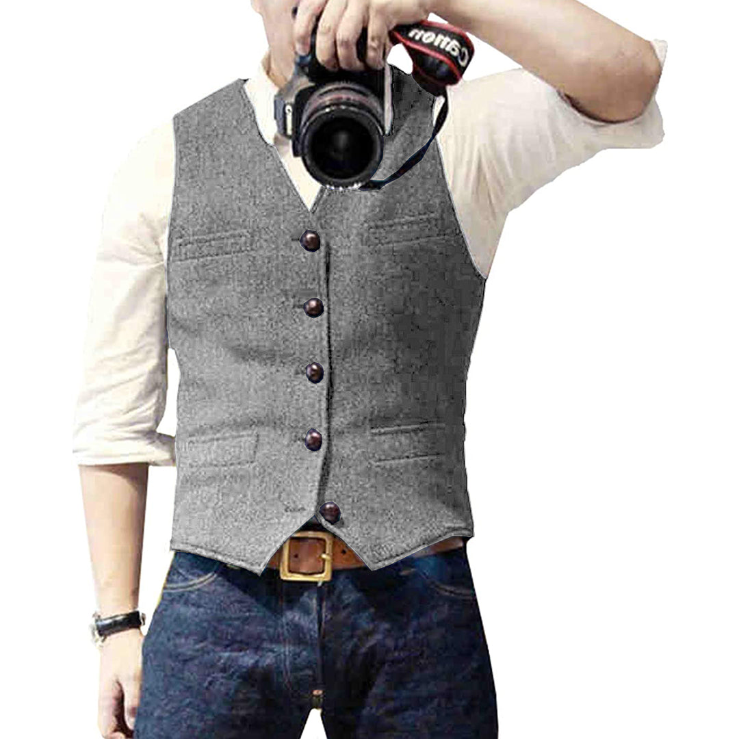 Versatile men's gilet featuring a sleek design, perfect for both work and weekend.