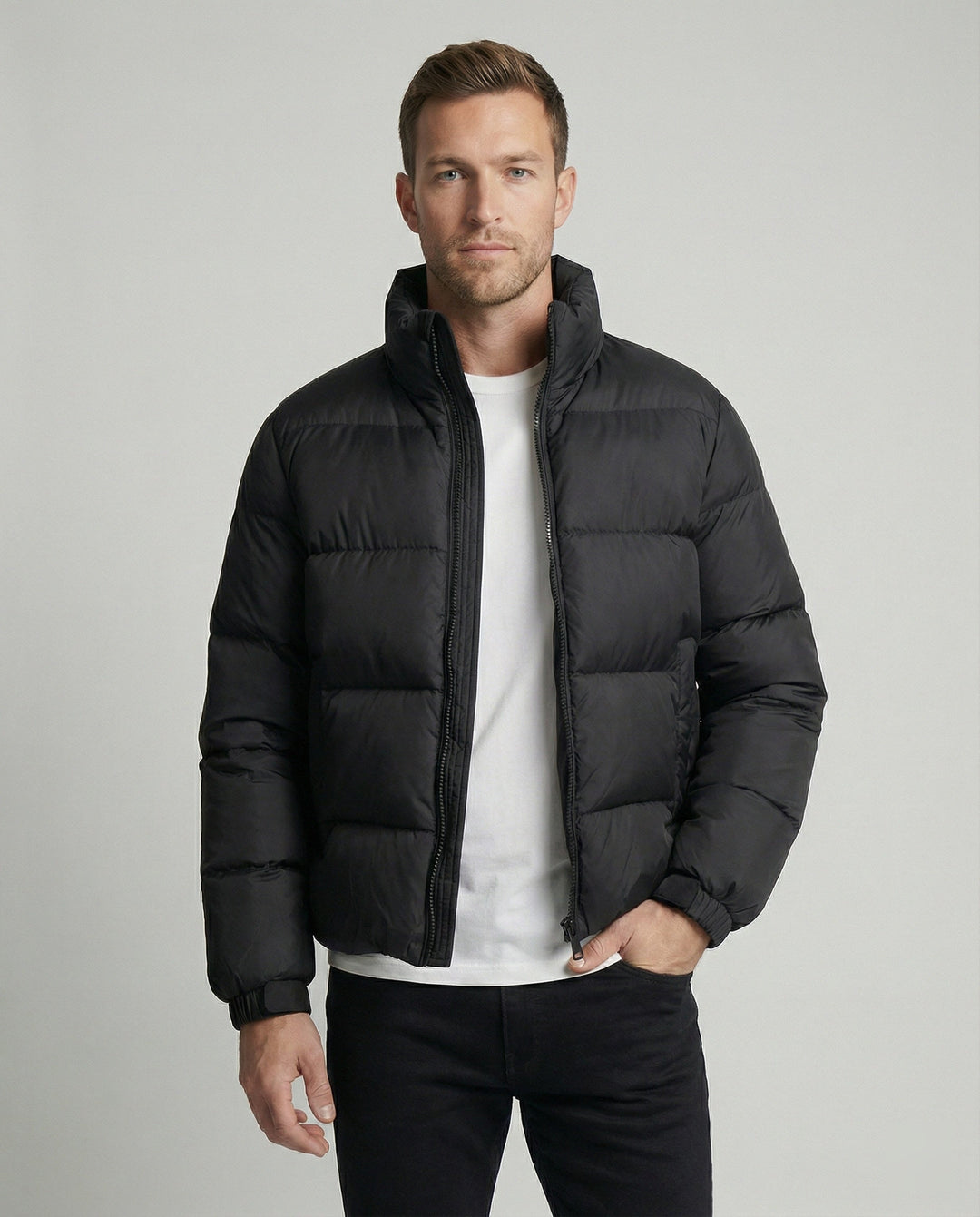 Men's warm puffer jacket with hood, ideal for ultimate winter protection and cold weather.