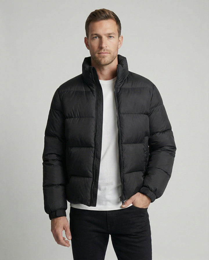Men's warm puffer jacket with hood, ideal for ultimate winter protection and cold weather.
