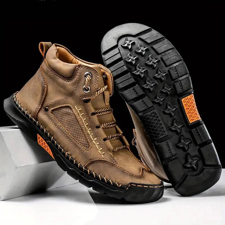 Lightweight men's walking boots with arch support, perfect for comfortable all-day hiking and exploration.