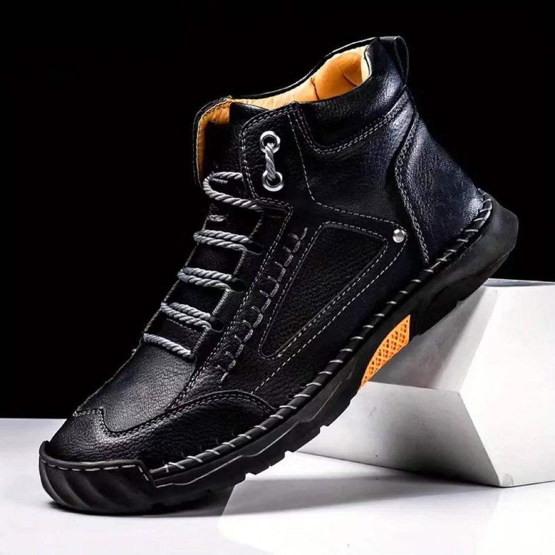 Comfortable men's hiking boots with advanced arch support, designed for long walks and challenging trails.
