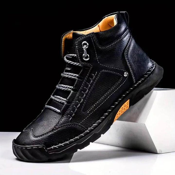 Comfortable men's hiking boots with advanced arch support, designed for long walks and challenging trails.