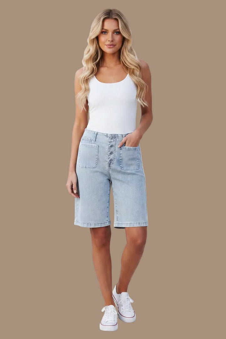 Casual high-waist Bermuda shorts, women's relaxed fit for ultimate summer comfort and versatile style.