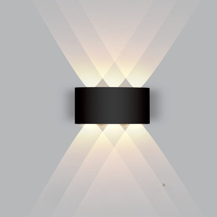 Rectangular modern LED outdoor wall light, sleek & weatherproof. Energy-efficient exterior lighting.