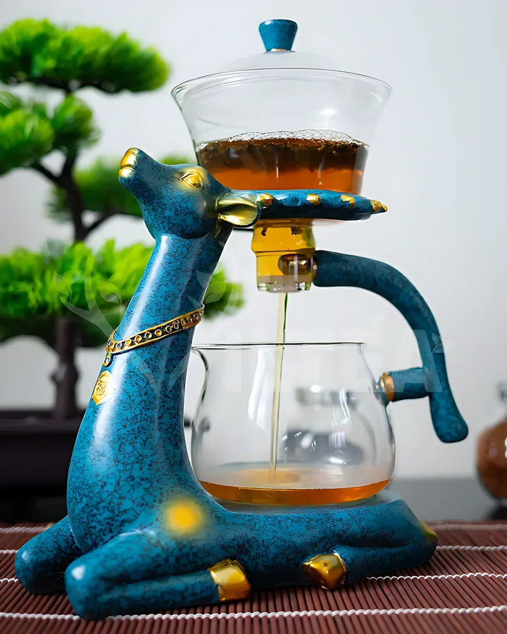 Complete magnetic glass tea set: teapot, infuser, and cups, designed for a seamless, automatic tea brewing experience.