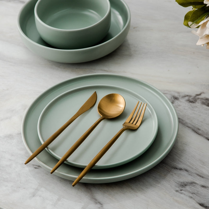 Stylish stainless steel minimalist cutlery set, enhancing any modern tableware collection.