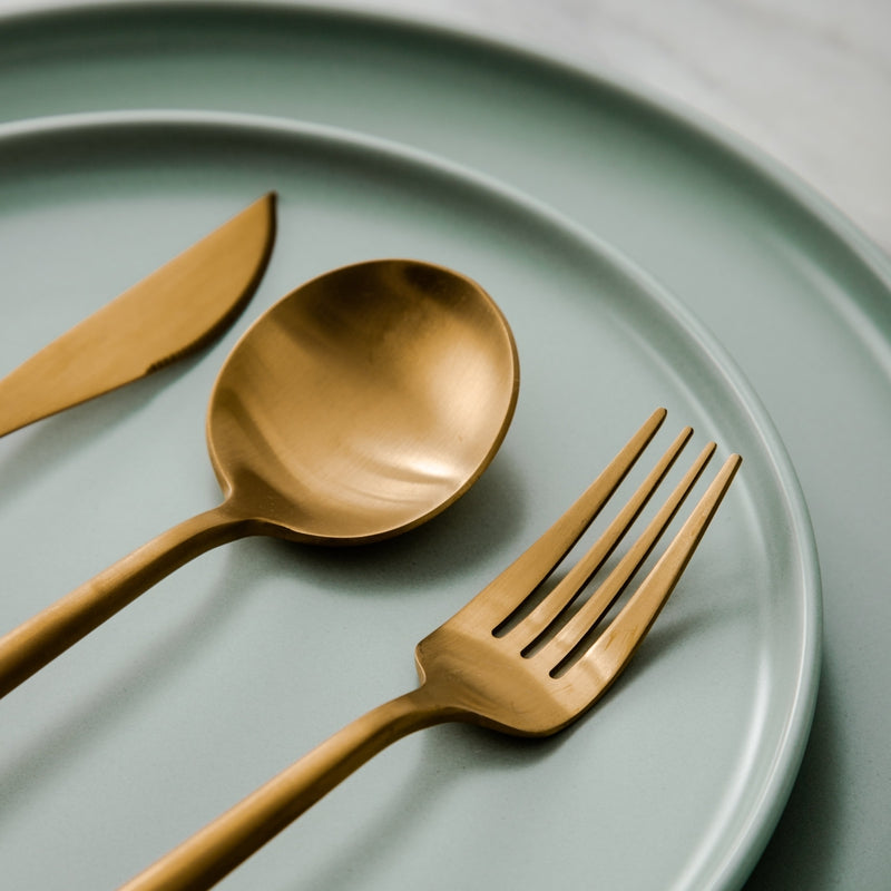 Elegant PureSet modern flatware collection, ideal for daily use or special entertaining.