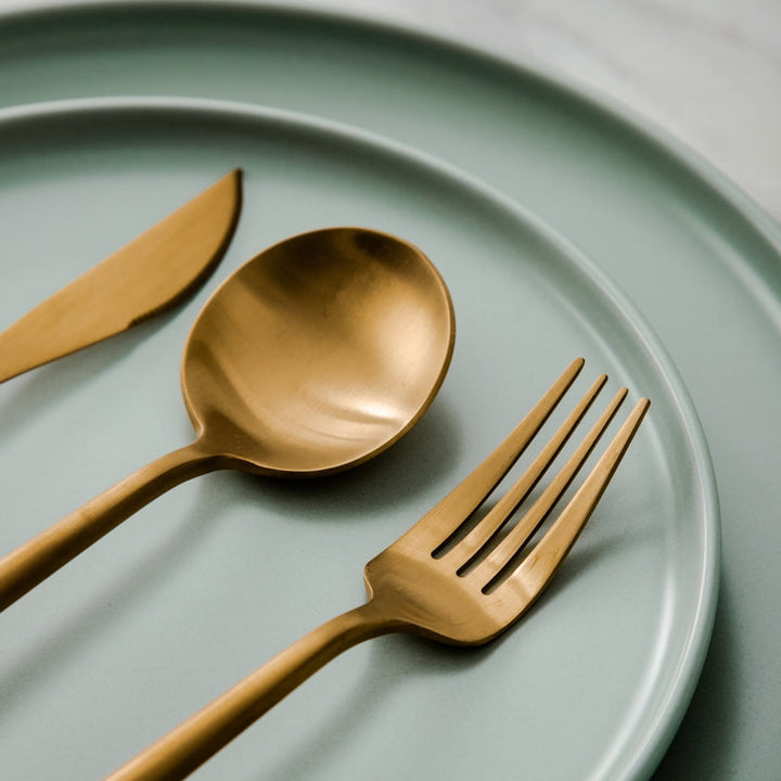 Elegant PureSet modern flatware collection, ideal for daily use or special entertaining.