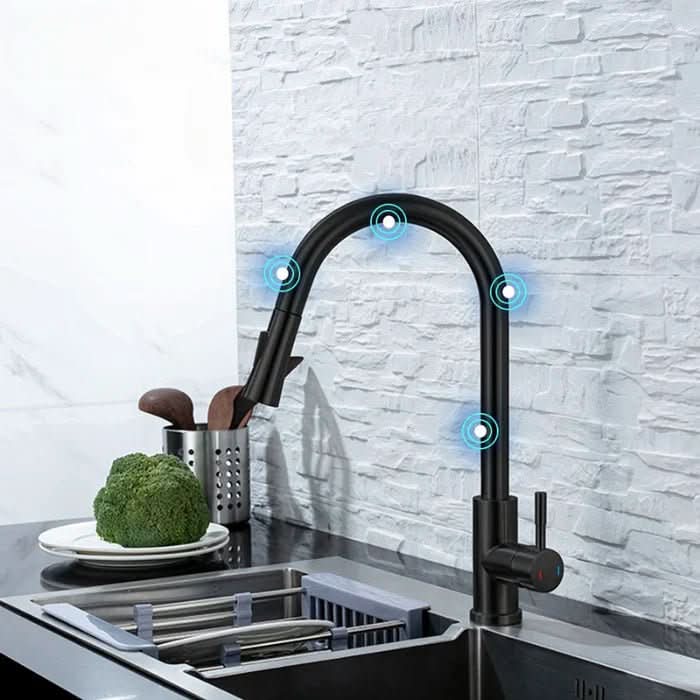 Easy-to-use smart sensor kitchen faucet, featuring a versatile pull-out sprayer for kitchen tasks.