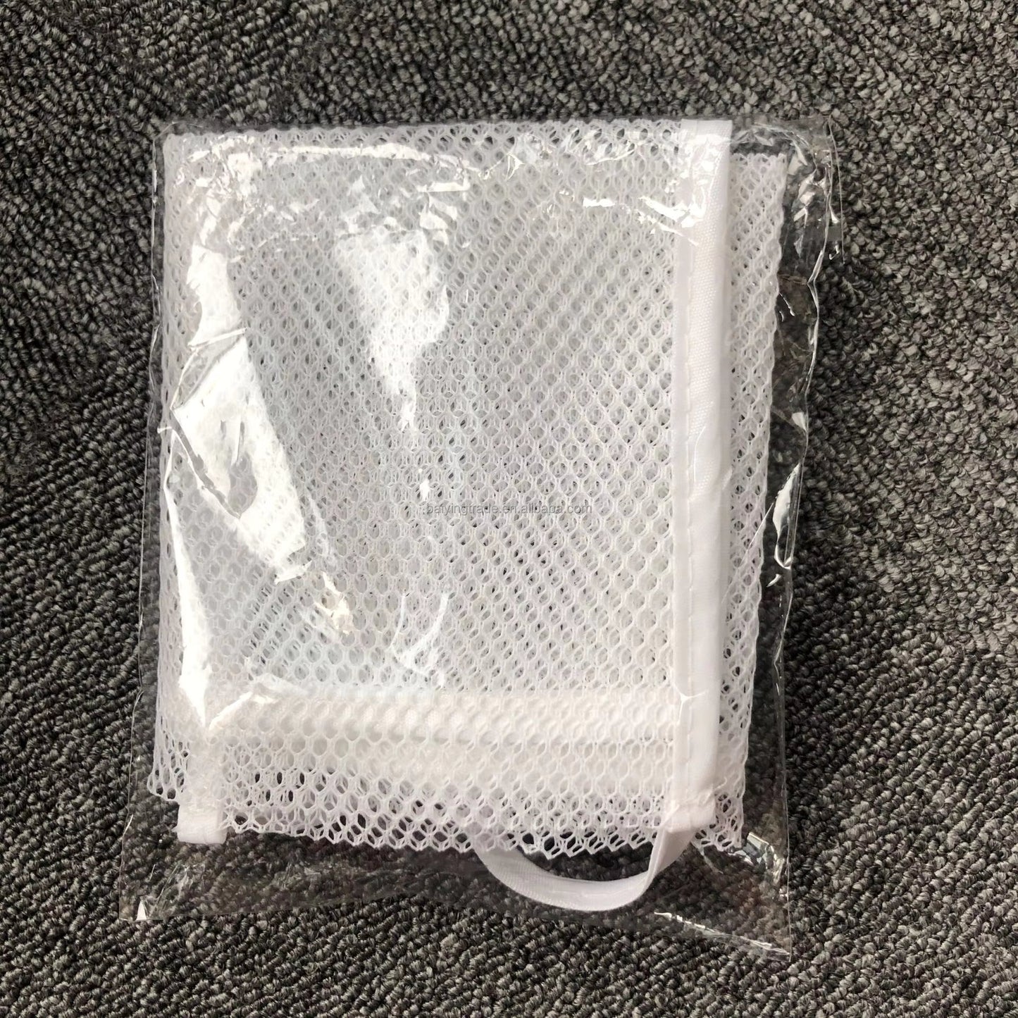 Practical mold-free storage net for bath toys and accessories, ensuring a dry and tidy bathroom