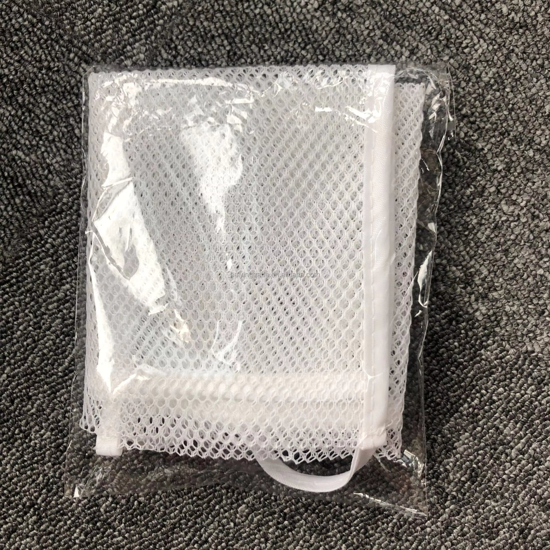 Practical mold-free storage net for bath toys and accessories, ensuring a dry and tidy bathroom