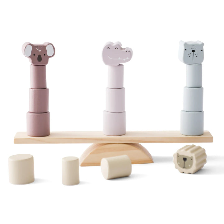 Educational animal threading game for babies, improving dexterity and cognitive development