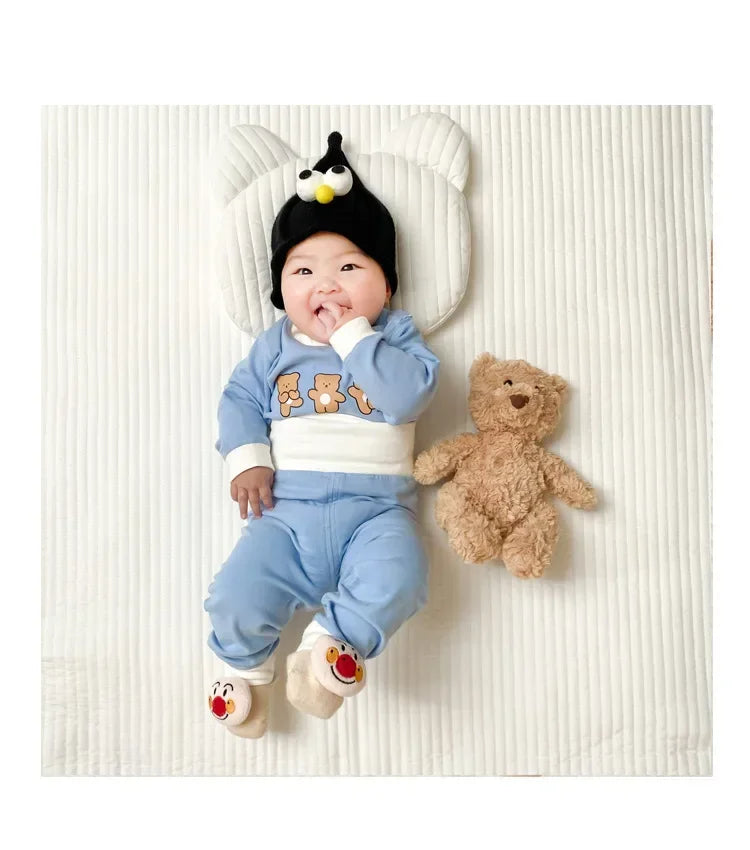 Complete baby clothing set: plain cotton top and matching pants, comfortable for newborns.