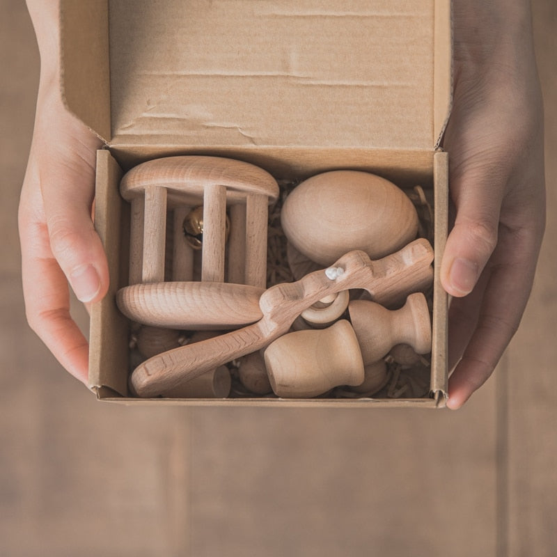 Complete baby accessory set with cellular blanket, wooden giraffe rattle, comb, brush, towel