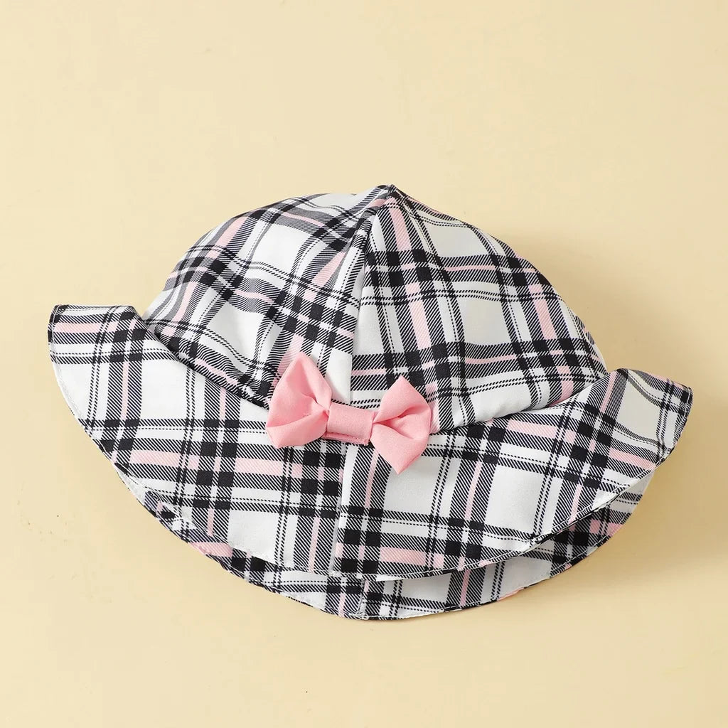 Baby girl gift: a charming pink and white plaid romper for newborns, suitable for warm weather.