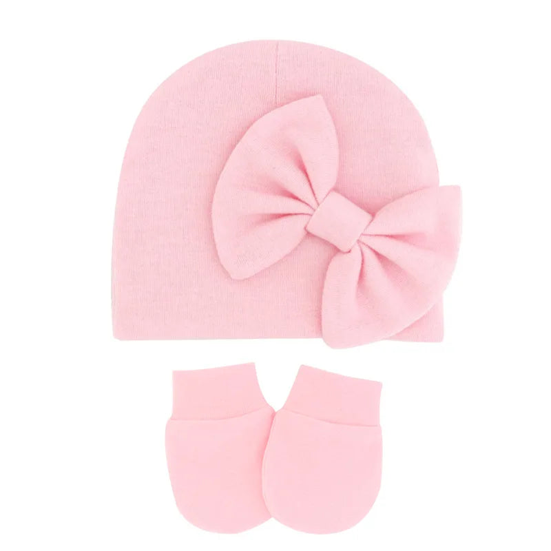 Complete cotton set: baby hat and mitts for infant girl, comfortable apparel.