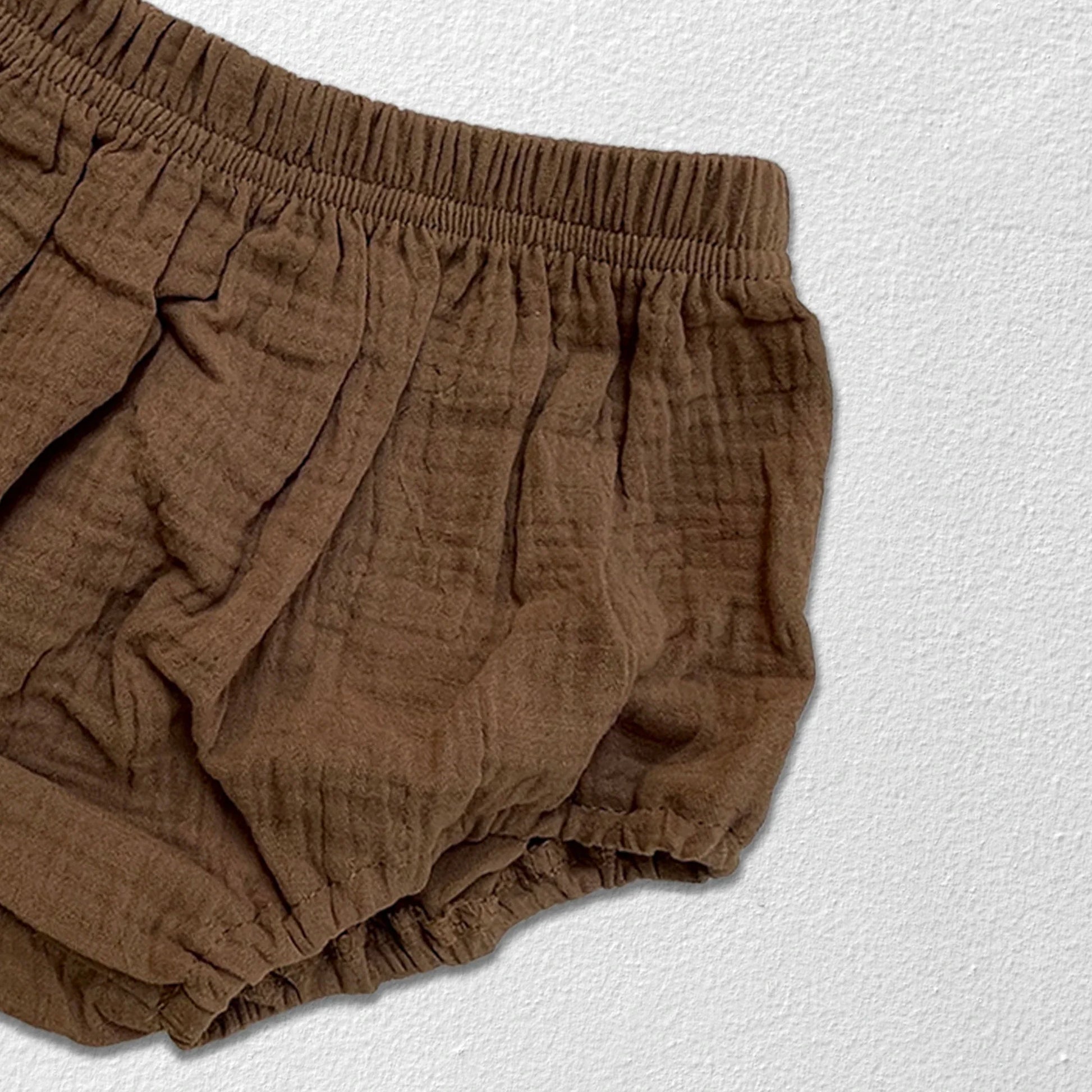 Bread bottoms for newborn baby, highlighting practical and cozy design for autumn.