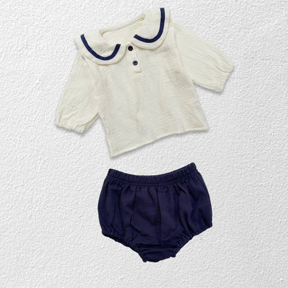 Bread bottoms for newborn, elastic waistband detail, comfortable toddler outfit.