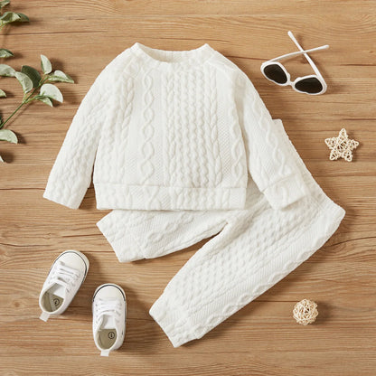 Soft cotton blend long sleeve shirt and pants, a comfortable and practical newborn outfit