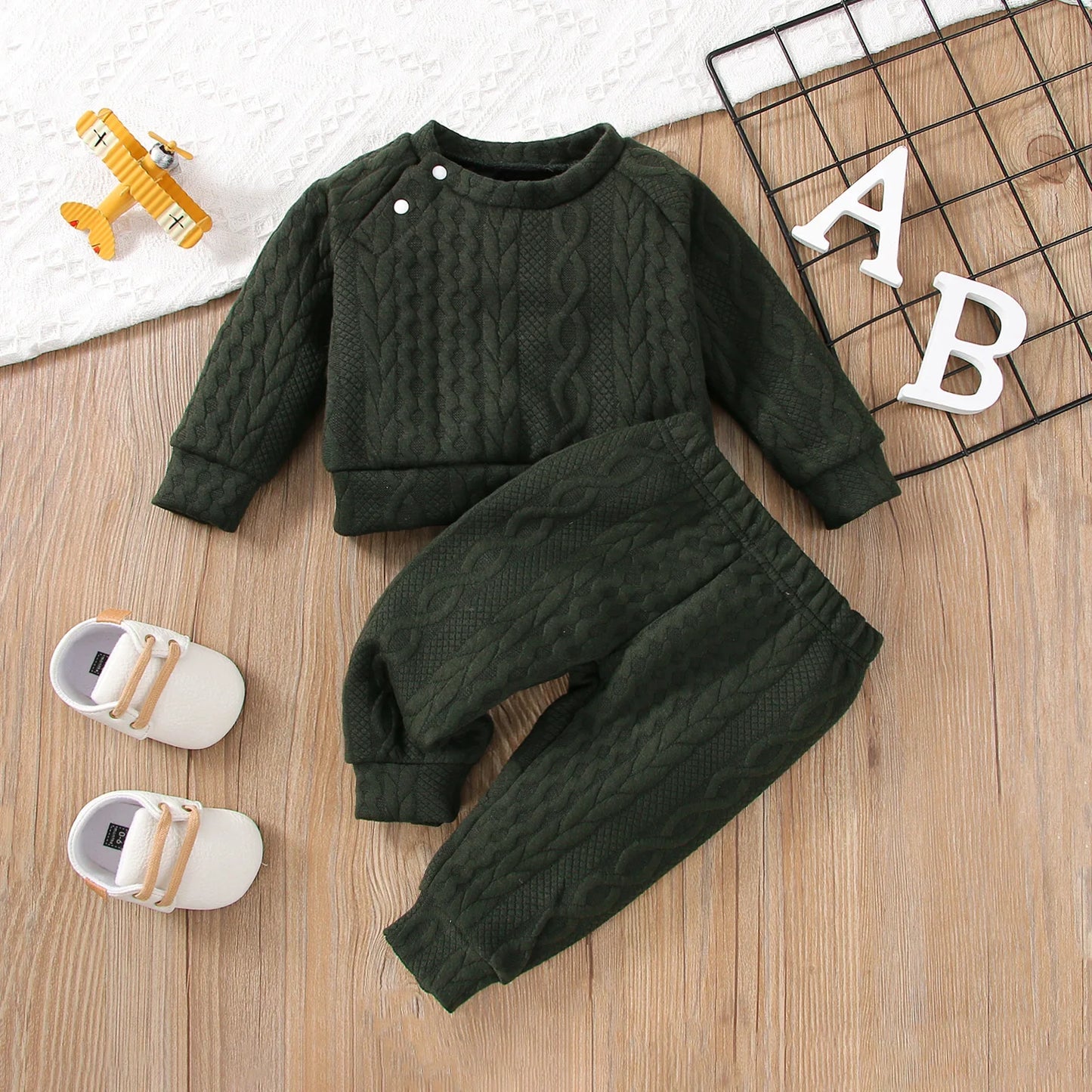Cozy and breathable cotton blend long-sleeved infant shirt and matching pants set