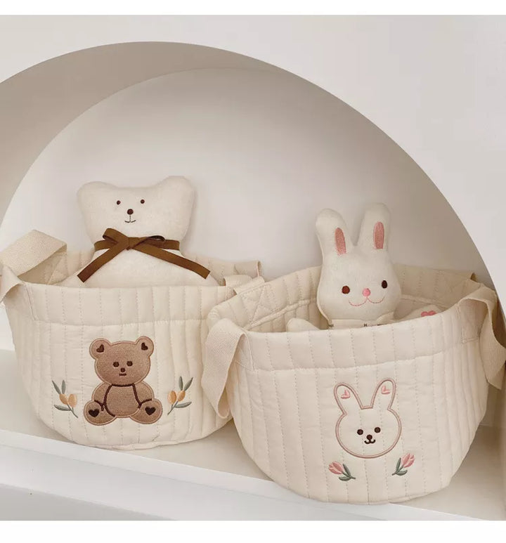 Diaper caddy organizer: Essential for keeping newborn necessities at your fingertips.