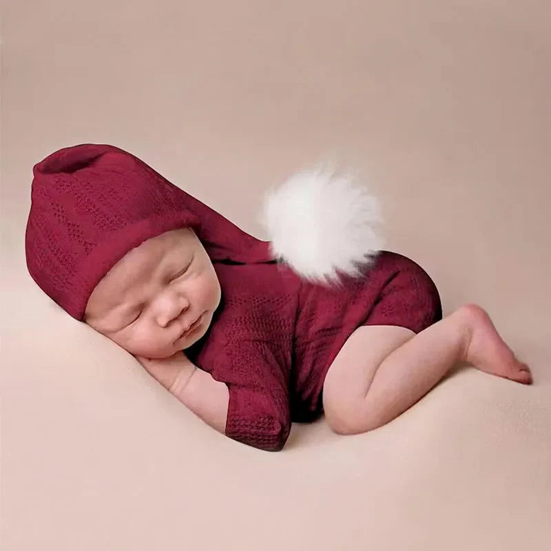 Unisex knitted jumpsuit with pompom hat, ideal prop for newborn photography