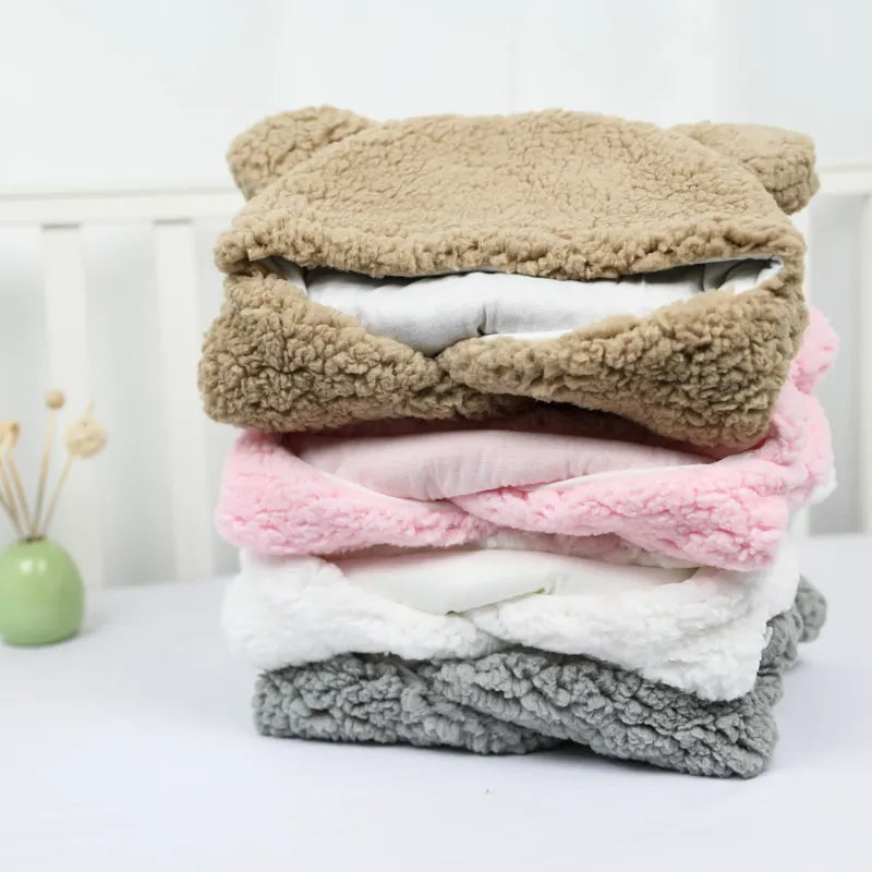 Ultra-soft baby swaddle, flannel material, ideal for secure newborn wrapping and comfort.