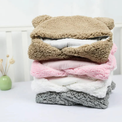 Ultra-soft baby swaddle, flannel material, ideal for secure newborn wrapping and comfort.