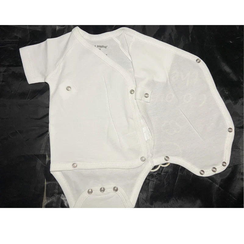 Baby shower gift: organic cotton newborn short-sleeve romper, a versatile unisex bodysuit
