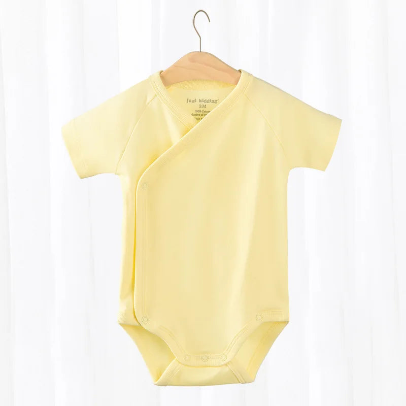 Newborn short-sleeve organic cotton romper, a soft and neutral baby bodysuit option