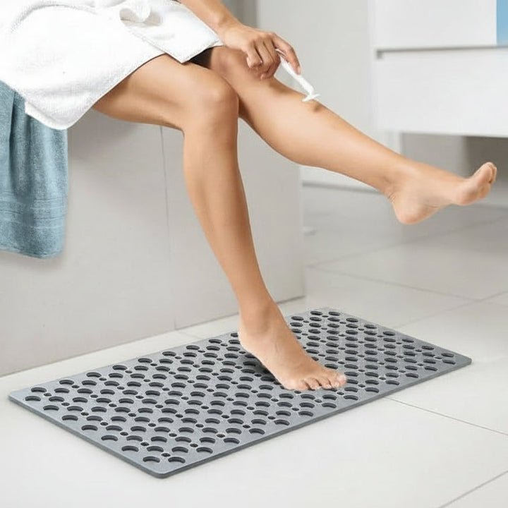Secure non-slip tub mat, perfect for preventing falls in bathrooms. Easy-clean design.