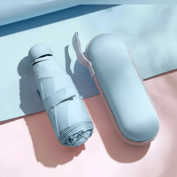 Ergonomic handle of the stylish ultra-compact travel umbrella. Portable, lightweight rain protection for all.