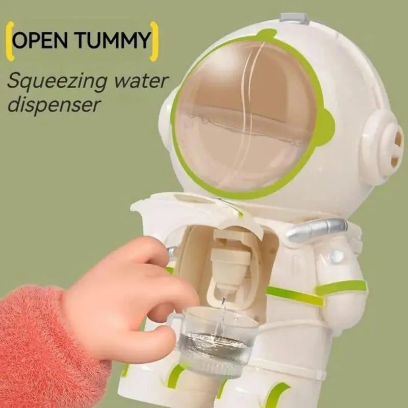 Childrens' astronaut drinking cup, white portable 250ml water bottle with strap, a baby health item