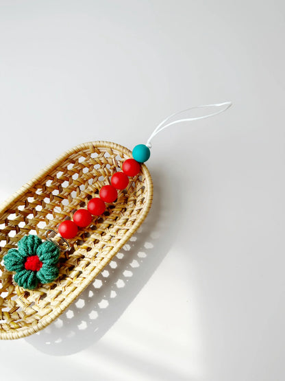 BPA-free flower silicone pacifier clip, perfect for keeping baby soothers clean and accessible