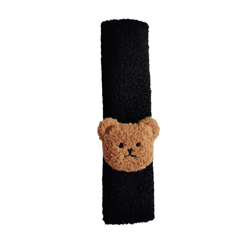 Cozy shoulder guard for kids' car seats, 'Sweet Dreams' plush cover, enhances travel safety