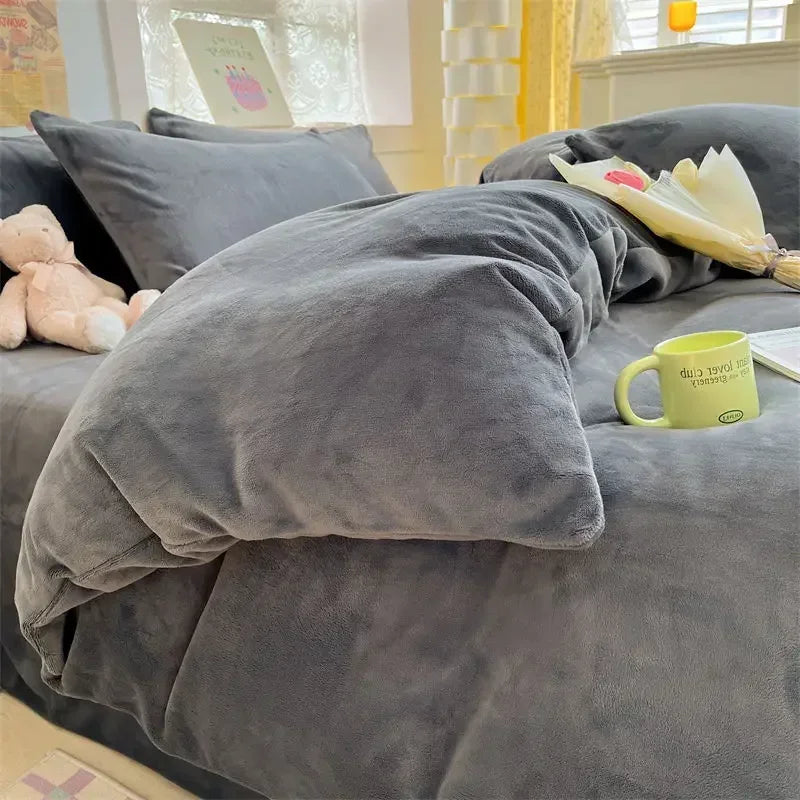 Soft Verdikt flannel fleece duvet for winter, enhancing bedding comfort and home decor.